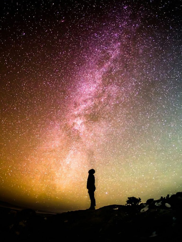 Neden astroloji görseli, Universal Astrology Academy ile astrolojinin faydaları ve rehberliği